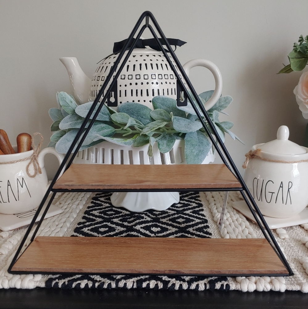 Beautiful target triangle shelf